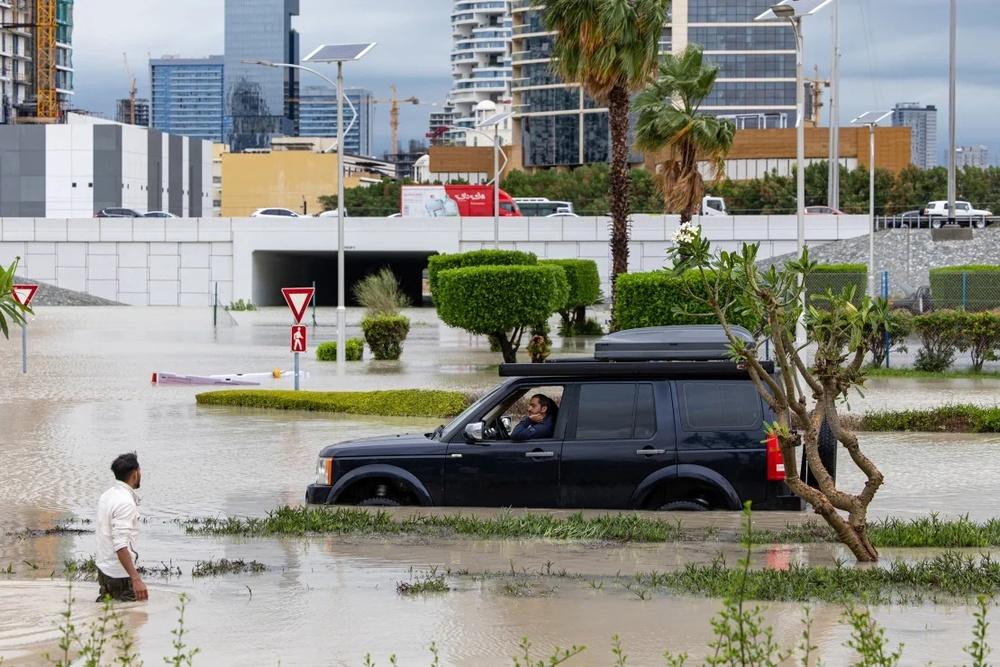 Chuyện gì đã xảy ra trong trận mưa kinh hoàng ở Dubai?