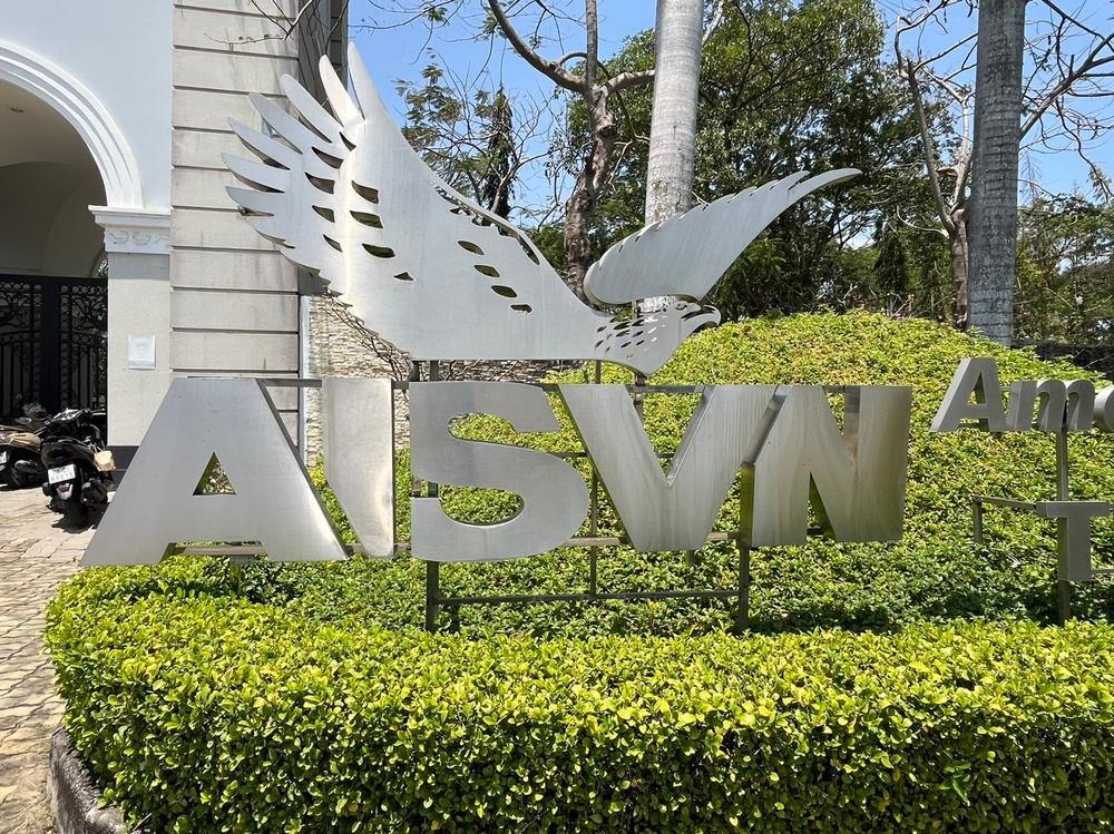 Chủ trường AISVN bị cấm xuất cảnh